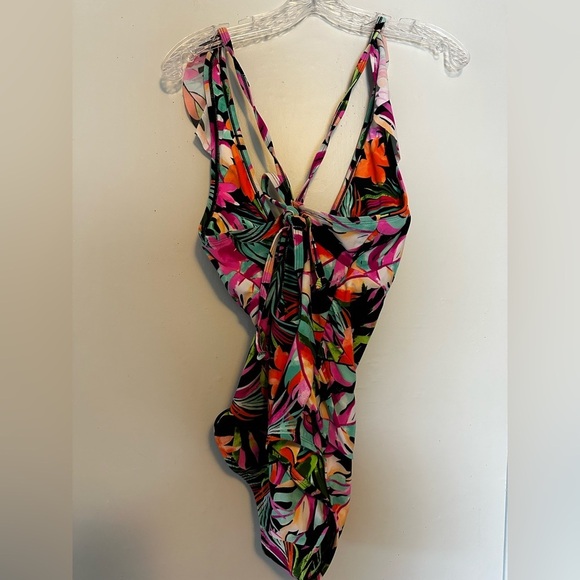 BEYOND CONTROL Tropical Ruffle One-Piece Swimsuit Size  8 Vibrant Floral Print - Picture 5 of 6